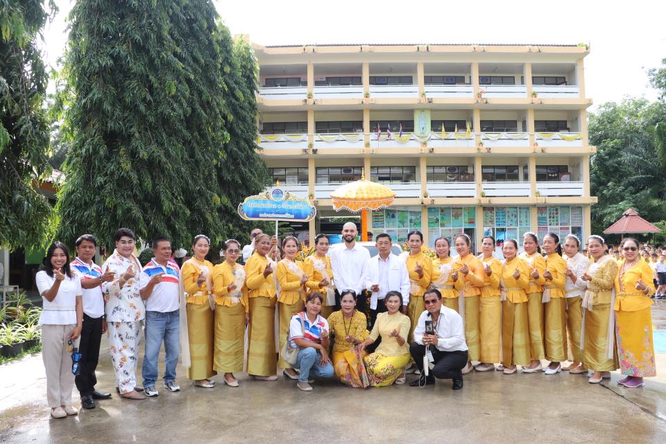 ร่วมถวายเทียนพรรษา ผ้าอาบน้ำฝน และเครื่องไทยธรรม แด่พระภิกษุสงฆ์ วัดกระบี่น้อย