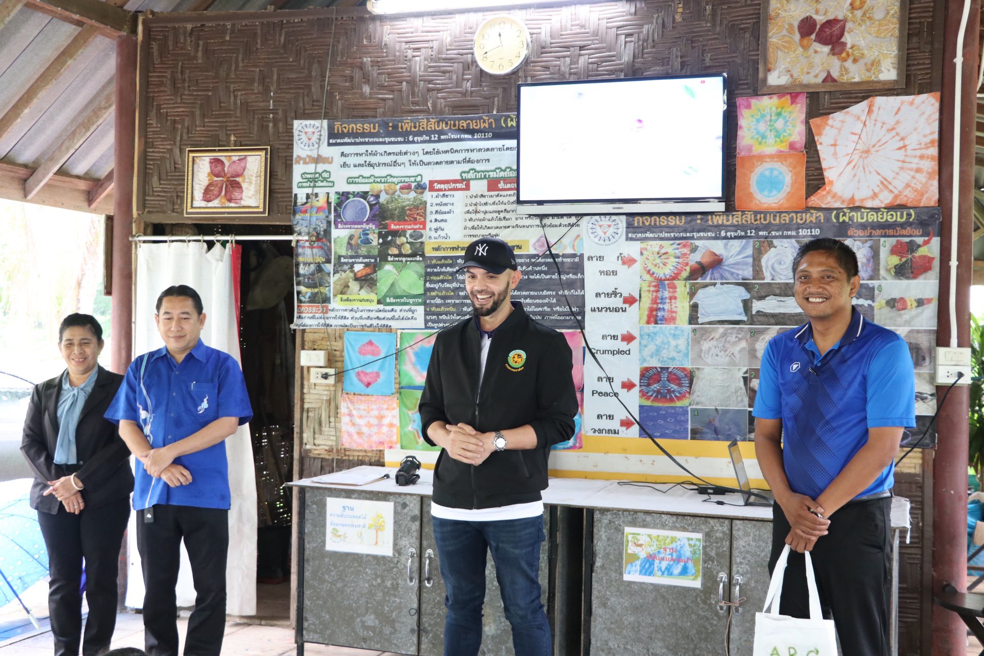 พบปะเยี่ยมชม พร้อมมอบเกียรติบัตร การดำเนินจัดโครงการส่งเสริมการเรียนรู้วิทยาศาสตร์ คณิตศาสตร์  และเทคโนโลยี  ของนักเรียนชั้นประถมศึกษา ปีที่ 5-6 โรงเรียนเทศบาล 1 บ้านกระบี่น้อย