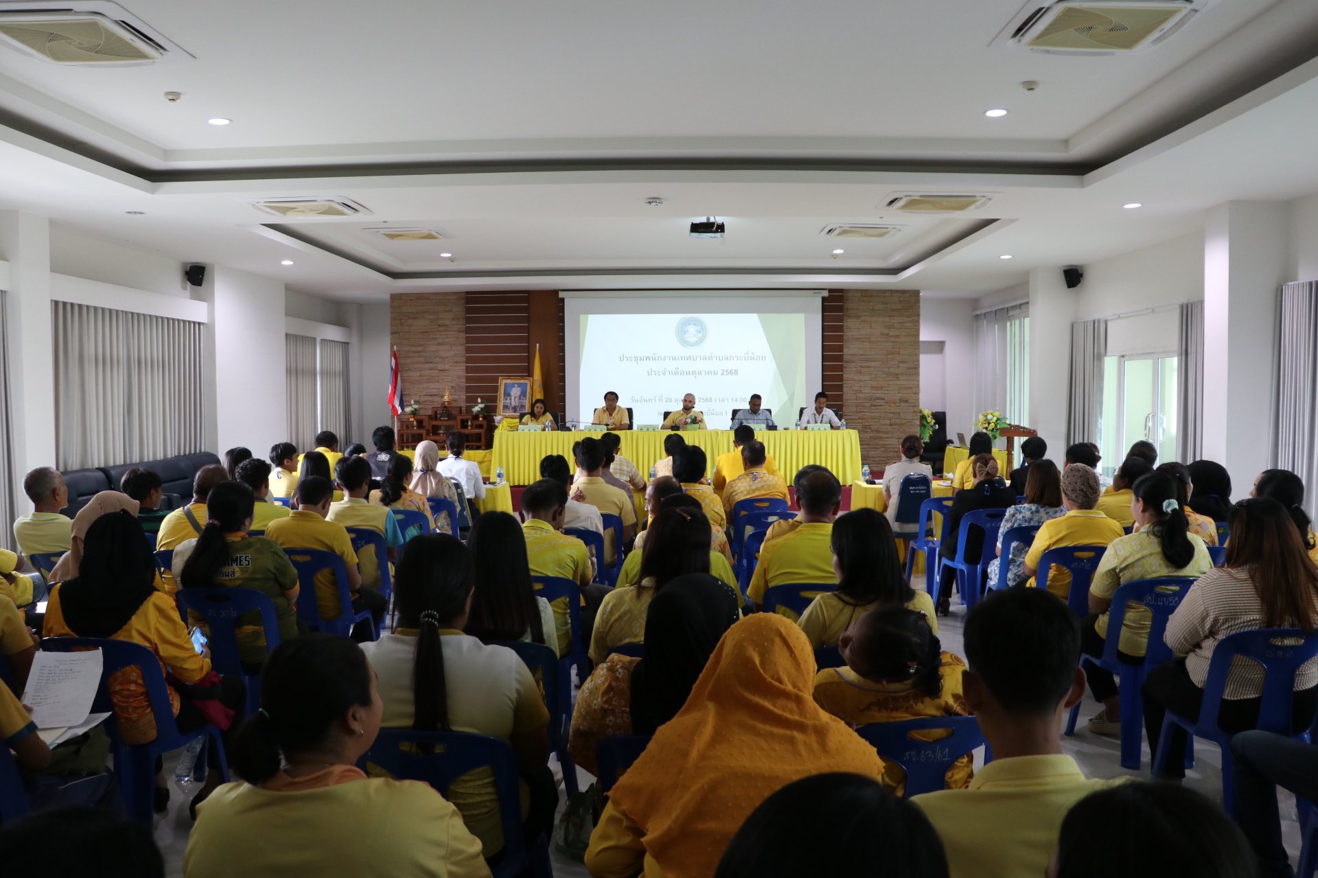 ประชุมพนักงานเทศบาลตำบลกระบี่น้อย ประจำเดือนตุลาคม