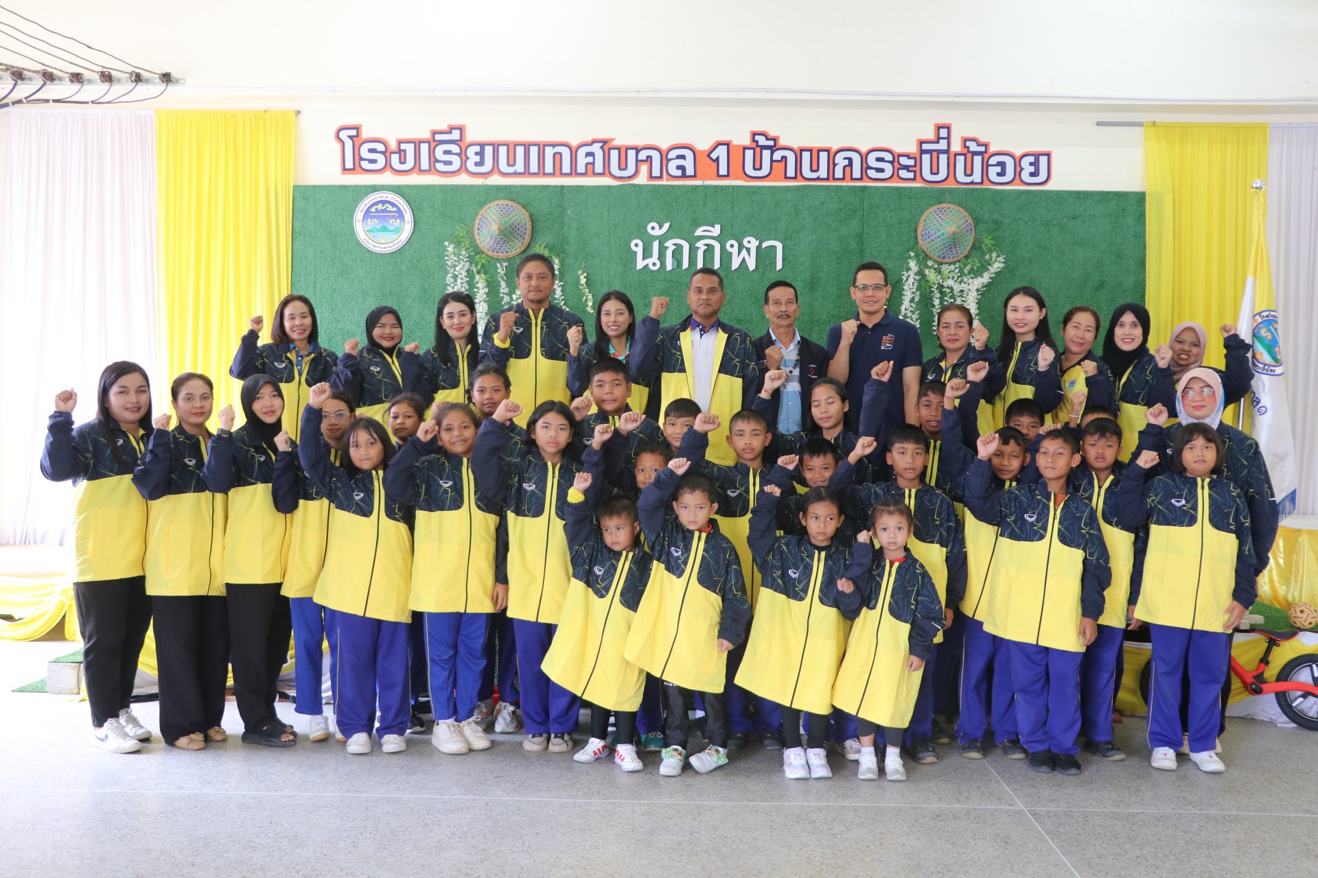 ให้โอวาทและกำลังใจ แก่น้องๆนักเรียน คณะครูผู้ฝึกสอน โรงเรียนเทศบาล 1 บ้านกระบี่น้อย สังกัดเทศบาลตำบลกระบี่น้อย