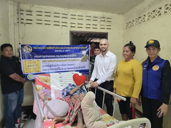 ร่วมลงพื้นที่ให้บริการจัดทำบัตรประจำตัวประชาชนเคลื่อนที่แก่ผู้ป่วยติดเตียง ในพื้นที่หมู่ที่ 6 ตำบลกระบี่น้อย อำเภอเมืองกระบี่ ซึ่งมีความจำเป็นต้องจัดทำบัตรใหม่เนื่องจากบัตรประจำตัวประชาชนหมดอายุ