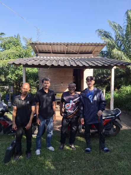 เจ้าหน้าที่กองช่าง เทศบาลตำบลกระบี่น้อย ลงพื้นที่ ในการดำเนินการซ่อมแซม พื้นไม้ที่ชำรุด ผุพัง ที่อยู่อาศัยสำหรับคนพิการ ผู้ป่วยติดเตียง
