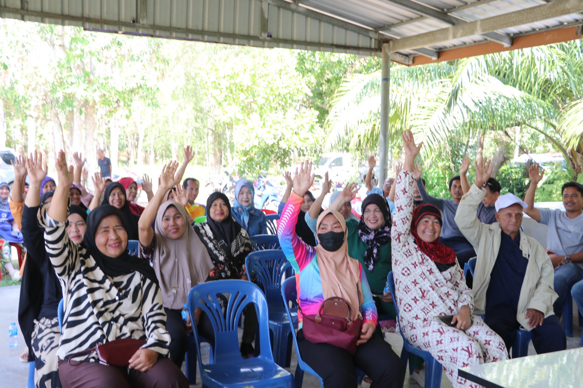 #ร่วมพบปะพูดคุย รับฟังความคิดเห็นของประชาชน ในการจัดแผนชุมชน ประจำปีงบประมาณ พ.ศ. 2570 ลงพื้นที่🔻ชุมชนบ้านน้ำจาน ณ ศาลาอเนกประสงค์บ้านน้ำจาน (หมู่ที่ 2) และ เวลา 13.00 น. 
🔻ชุมชนบ้านคลองเนียง ณ มัสยิดบ้านคลองเนียง (หมู่ที่ 12) ตำบลกระบี่น้อย อำเภอเมืองกระบี่