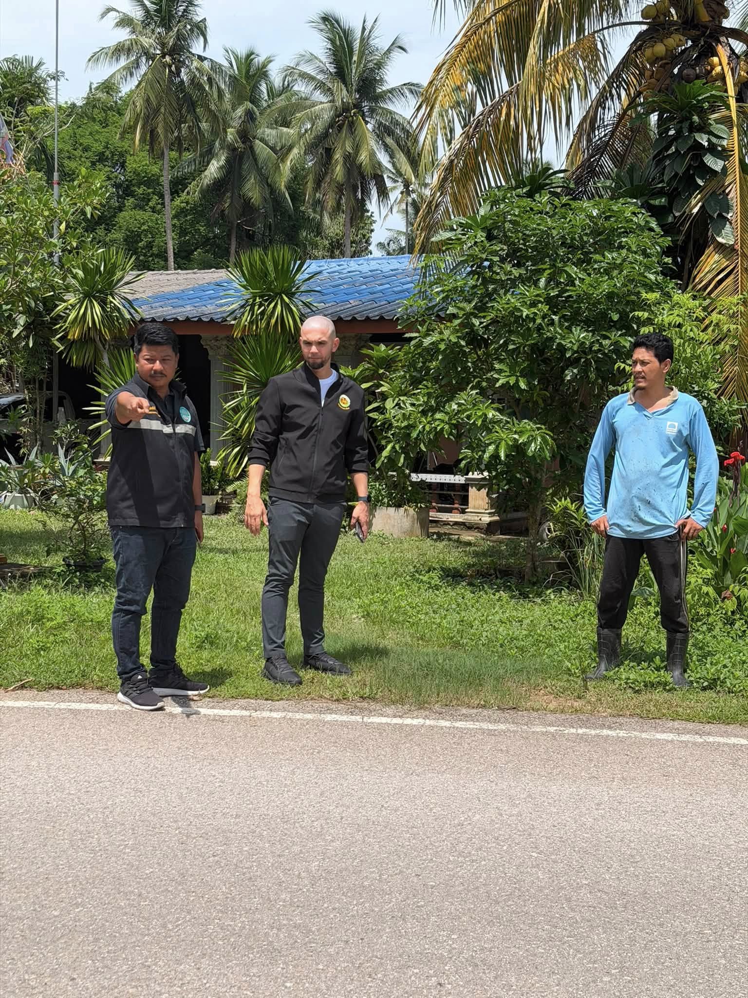 ลงพื้นที่ ตรวจสอบปัญหา กรณี ช่วงฝนตกหนัก ทำให้น้ำเอ่อเข้าบ้านเรือนประชาชน
