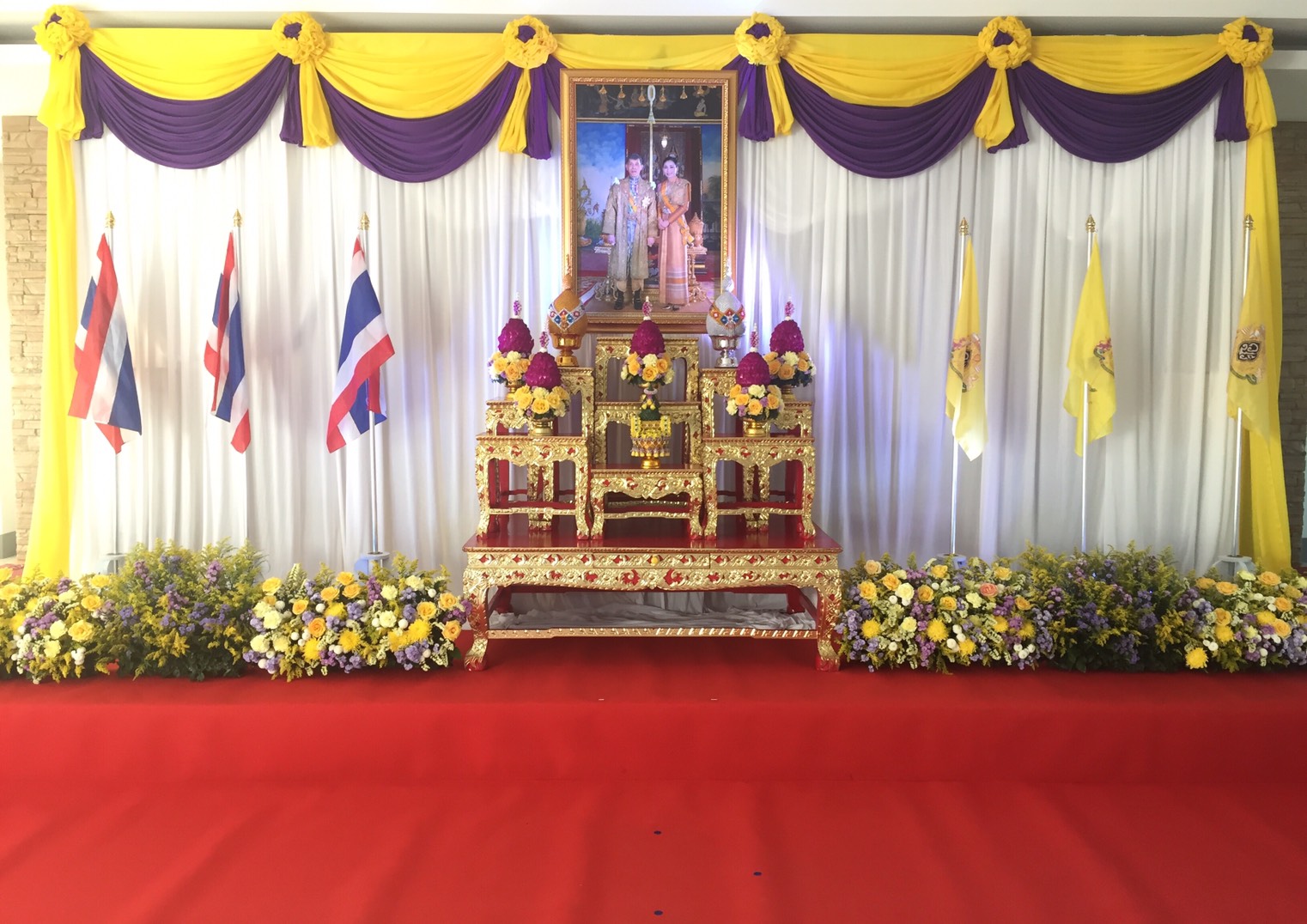 พิธีรับพระราชทานพระบรมฉายาลักษณ์ พระบาทสมเด็จพระเจ้าอยู่หัวและสมเด็จพระนางเจ้าๆ พระบรมราชินี เนื่องในโอกาสมหามงคลพระราชพิธีบรมราชาภิเษก พุทธศักราช 2562