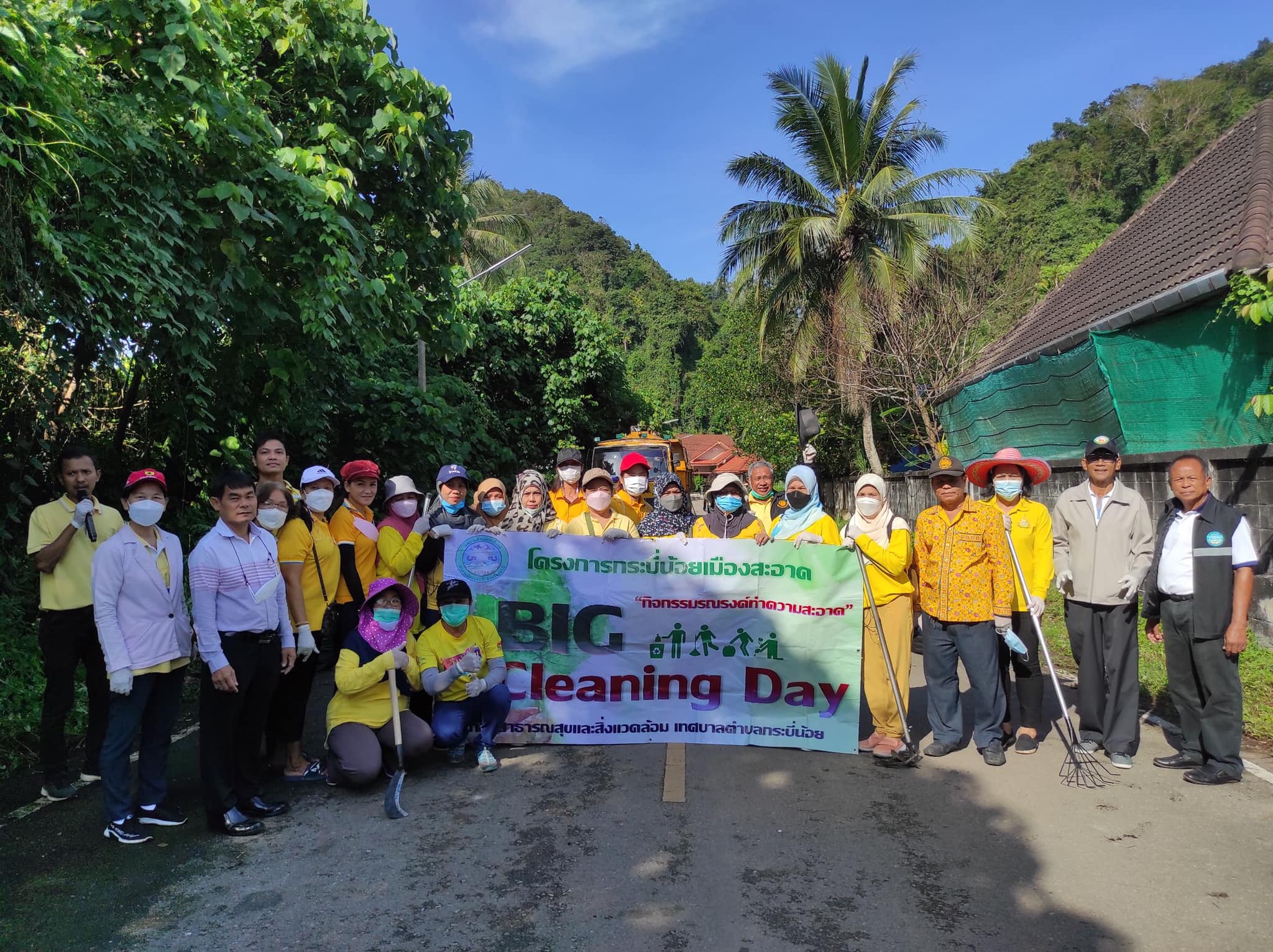 ร่วมรณรงค์ทำความสะอาด ปรับปรุงภูมิทัศน์ จุดรวบรวมขยะ และรณรงค์กำจัดแหล่งเพาะพันธุ์ลูกน้ำยุงลายป้องกันโรคไข้เลือดออก